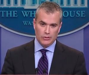 Jeffrey Zients speaking at White House press briefing on a possible government shutdown (2011)