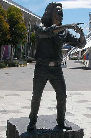 John farnham statue at waterfront city