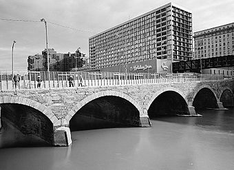 Main Street Bridge, Main Street East, spanning Genesee River, Rochester (Monroe County, New York).jpg