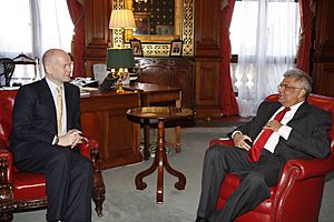 William Hague with Ranil Wickremasinghe 2