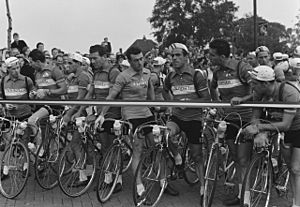French team at the start of the Tour de France 1954