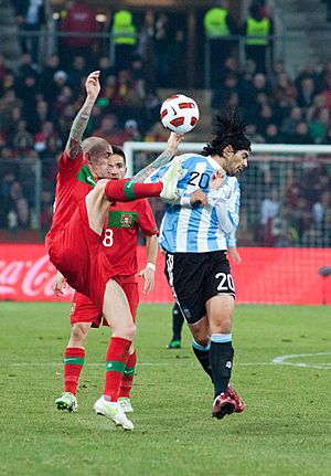 Raul Meireles (L), Ever Banega (R) – Portugal vs. Argentina, 9th February 2011 (1)
