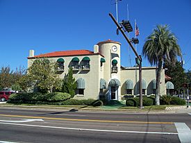 City Hall as seen from Florida State Road 77