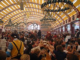 Oktoberfest 2005 - inside Löwenbräufestzelt